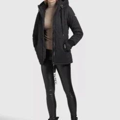 Khujo Winterjacken Jacke Frauen Schwarz -Khujo Verkaufsshop 08cf49b182e83c04a44c267ab460776a scaled