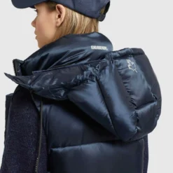 Khujo Westen Weste Tourin Frauen Navy -Khujo Verkaufsshop 092c0d73916efa49b1804f63e823d9b5 scaled