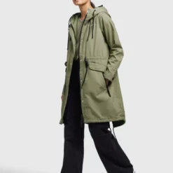 Khujo Jacken Parka Nanda Frauen Khaki -Khujo Verkaufsshop 12b87b00262eb14330dc01b62148f2d9 scaled