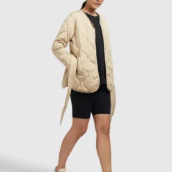 Khujo Übergangsjacken Übergangsjacke Yuna Frauen Beige -Khujo Verkaufsshop 23f26fbbf9bf8f0adfd47d4b1af7f0cf scaled