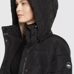 Khujo Wintermäntel Mantel Delinas Frauen Schwarz -Khujo Verkaufsshop 2f5f976f5fa9925ee517f38e516a560a scaled