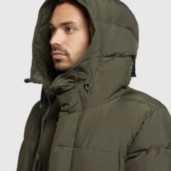 Khujo Wintermäntel Mantel Pato Männer Oliv -Khujo Verkaufsshop 49473df164faa11de6ab09148364d20f scaled