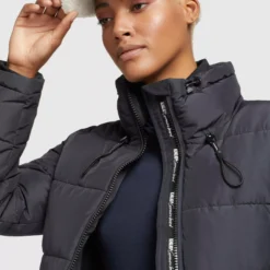 Khujo Winterjacken Jacke Tuba 3 Frauen Rauchblau -Khujo Verkaufsshop 5865cb009f81a668e0d98ad0ccb9d914 scaled