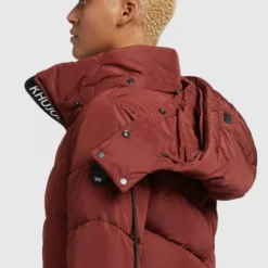 Khujo Wintermäntel Mantel Huba Frauen Karminrot -Khujo Verkaufsshop 5ab45aaa31040048987aa5b1a1209af4 scaled