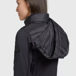 Khujo Outdoorjacken Jacke Ghita Frauen Schwarz -Khujo Verkaufsshop 69c1f0f43ed4a8dae1a9d565c680b8ef scaled