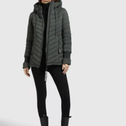 Khujo Winterjacken Jacke Patt Frauen Tanne -Khujo Verkaufsshop a0a726229cf6b8e6370366fa02623536 scaled