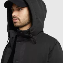 Khujo Parka Mantel Terra Männer Schwarz -Khujo Verkaufsshop b66f7d9b1b0709f84ebe13232699211d scaled