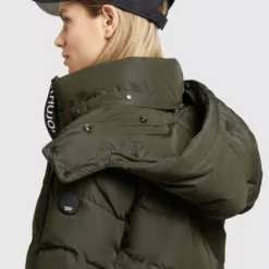 Khujo Wintermäntel Mantel Huba Frauen Dunkelgrün -Khujo Verkaufsshop b6b3201a63a93cafaeba05d56b966e9a scaled