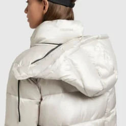 Khujo Winterjacken Jacke Evona Frauen Perlweiß -Khujo Verkaufsshop b8eb8c7e07590fe804b8e24d90110f76 scaled